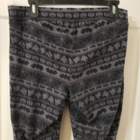 Torrid Size 2 Black and Gray Patterned Leggings - Picture 6 of 7